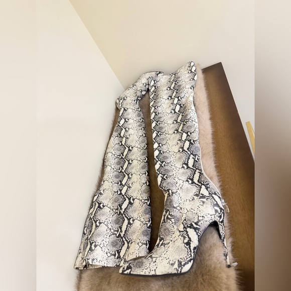 Steve Madden Snakeskin Pattern Over the Knee Boots - Picture 5 of 13